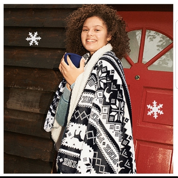 PINK Victoria's Secret Other - 💗 NWT- VS Pink thick sherpa blanket